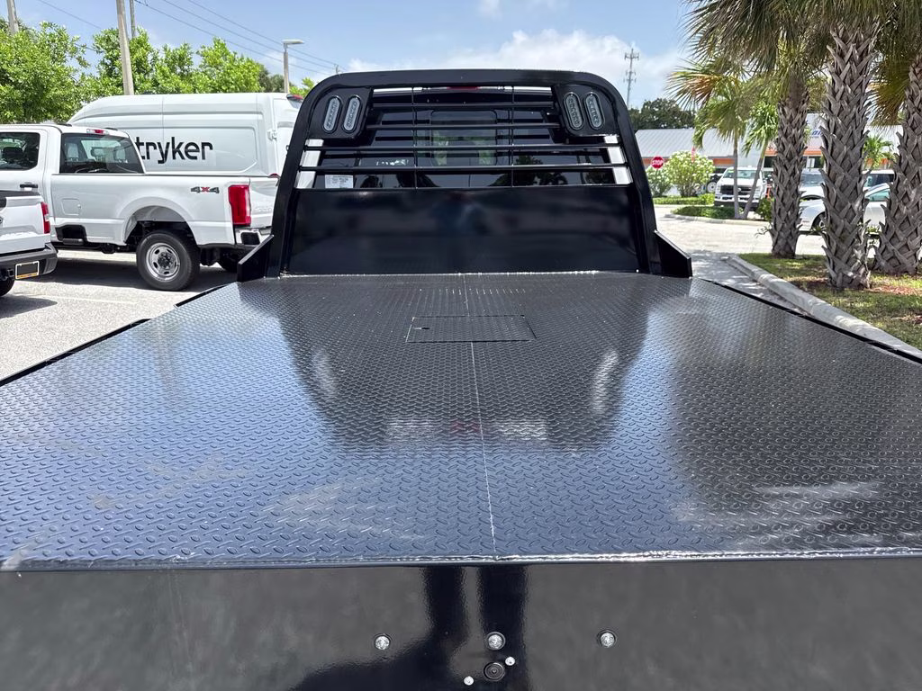 2026 Oxford White Ford Super Duty F-350 DRW XL 4X4 Chassis