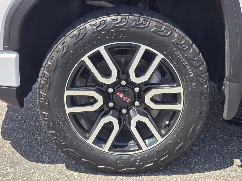 2023 Summit White GMC Sierra 1500 AT4 4X4 Truck