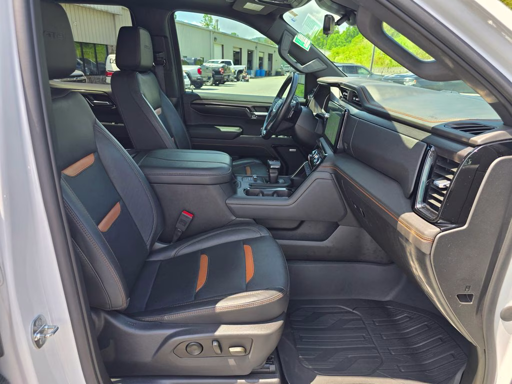 2023 Summit White GMC Sierra 1500 AT4 4X4 Truck