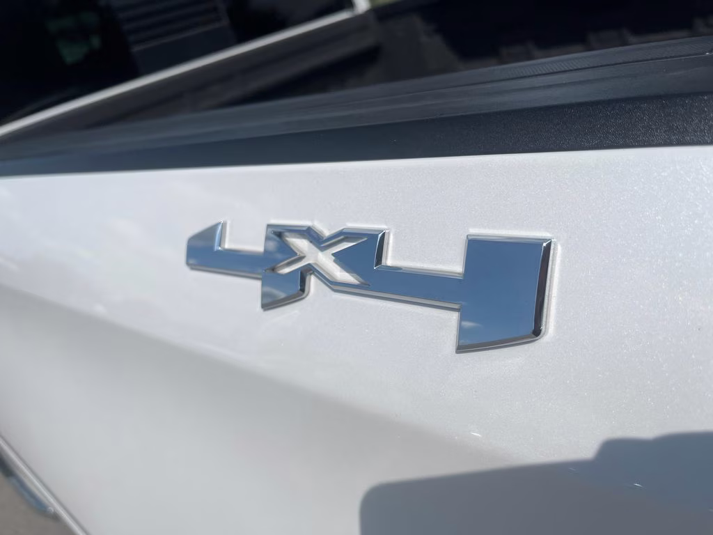 2022 White Frost Tricoat GMC Sierra 1500 SLT 4X4 Truck