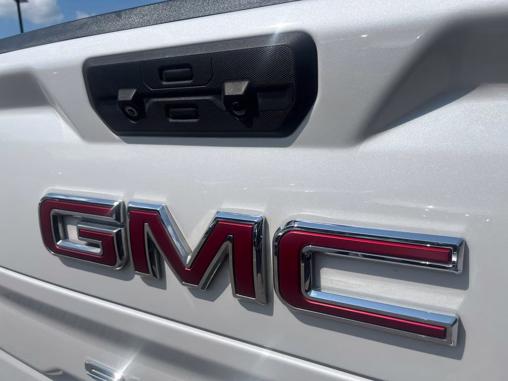 2022 White Frost Tricoat GMC Sierra 1500 SLT 4X4 Truck
