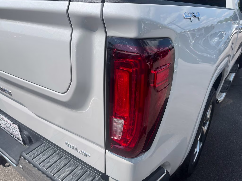 2022 White Frost Tricoat GMC Sierra 1500 SLT 4X4 Truck