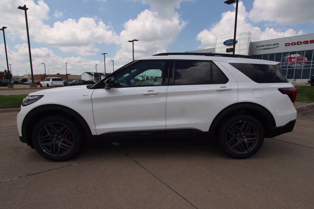 2026 White Metallic Ford Explorer ST-Line 4X4 SUV