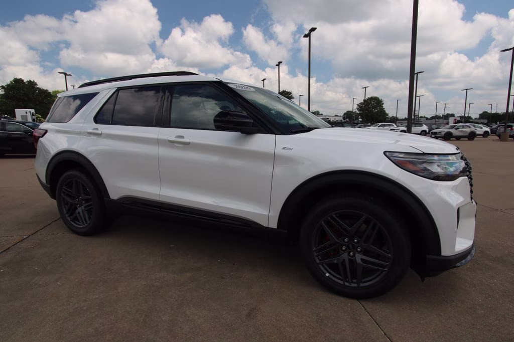 2026 White Metallic Ford Explorer ST-Line 4X4 SUV