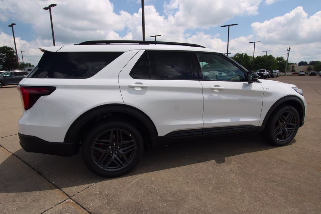 2026 White Metallic Ford Explorer ST-Line 4X4 SUV