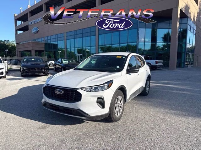 2025 Oxford White Ford Escape Active FWD SUV