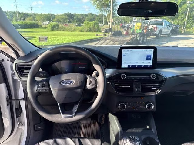 2025 Oxford White Ford Escape Active FWD SUV