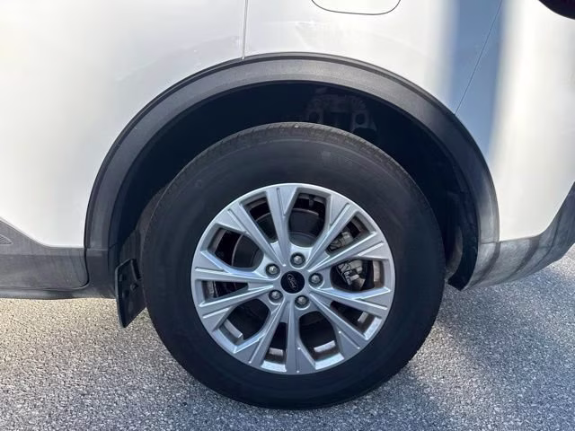 2025 Oxford White Ford Escape Active FWD SUV