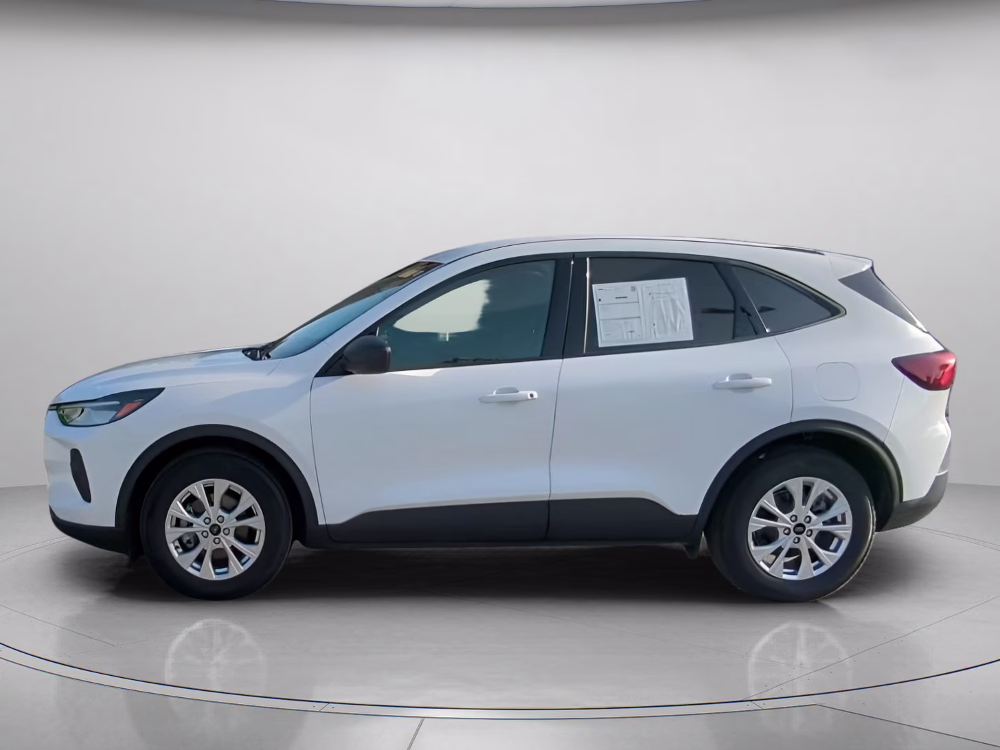 2025 Oxford White Ford Escape Active FWD SUV