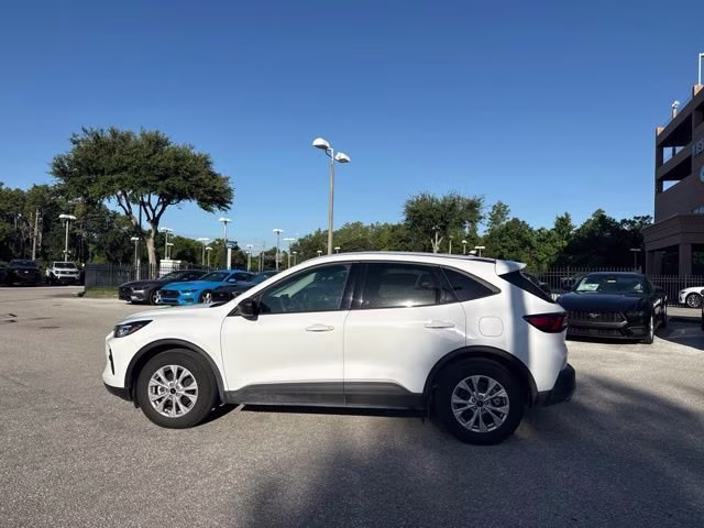 2025 Oxford White Ford Escape Active FWD SUV