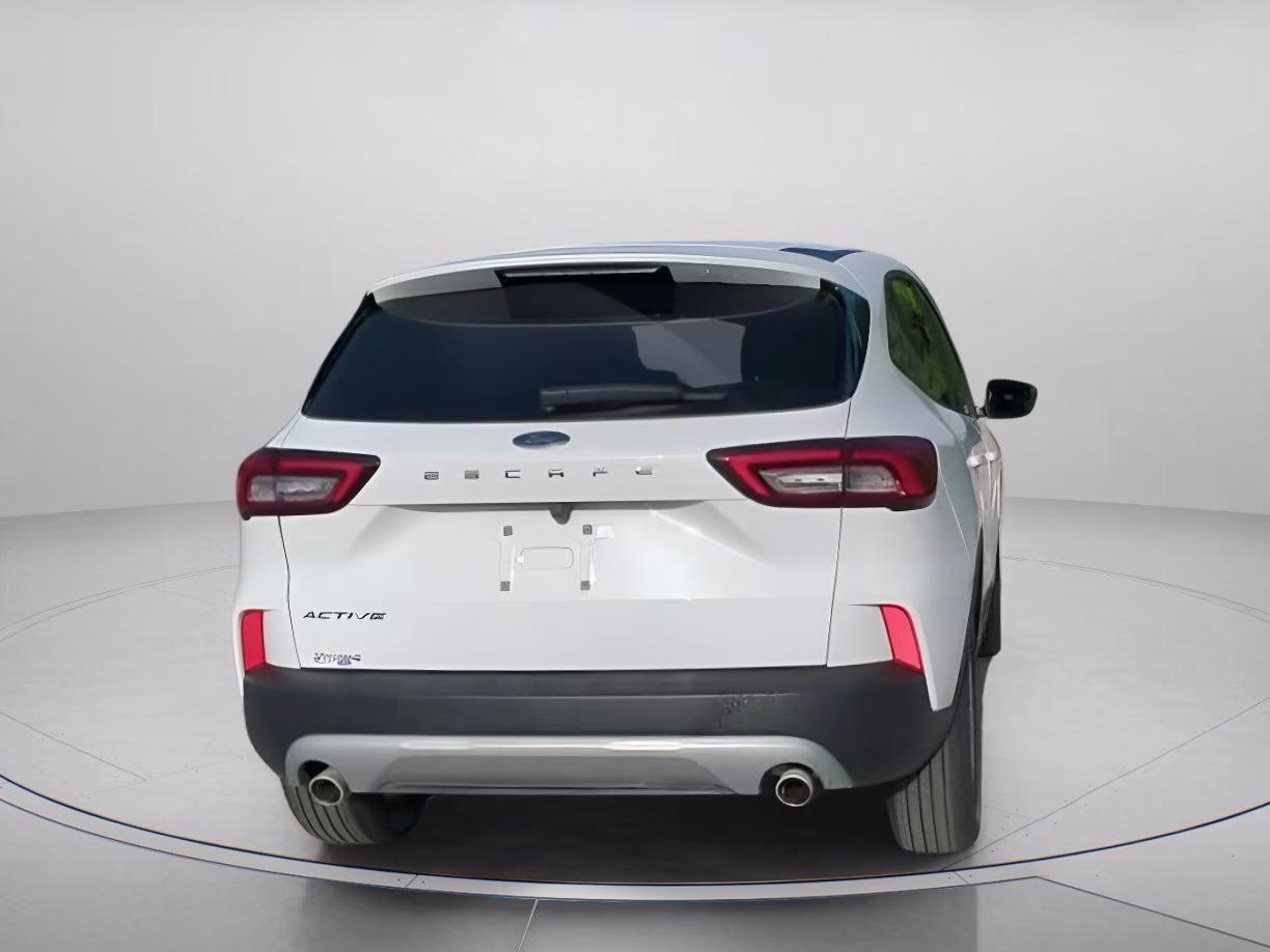 2025 Oxford White Ford Escape Active FWD SUV