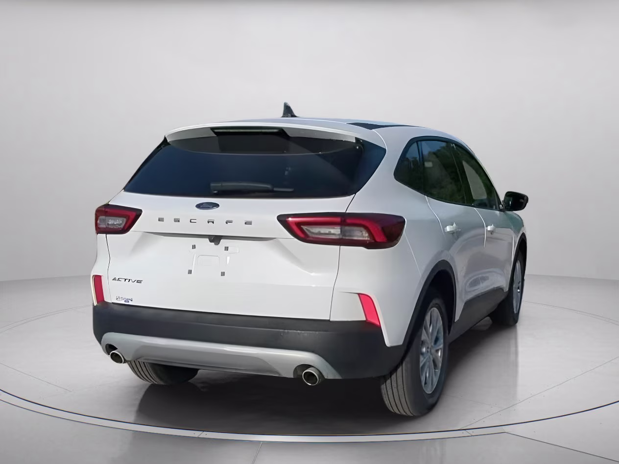 2025 Oxford White Ford Escape Active FWD SUV