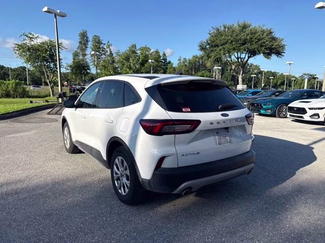 2025 Oxford White Ford Escape Active FWD SUV