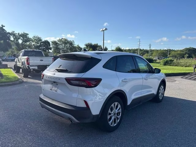 2025 Oxford White Ford Escape Active FWD SUV