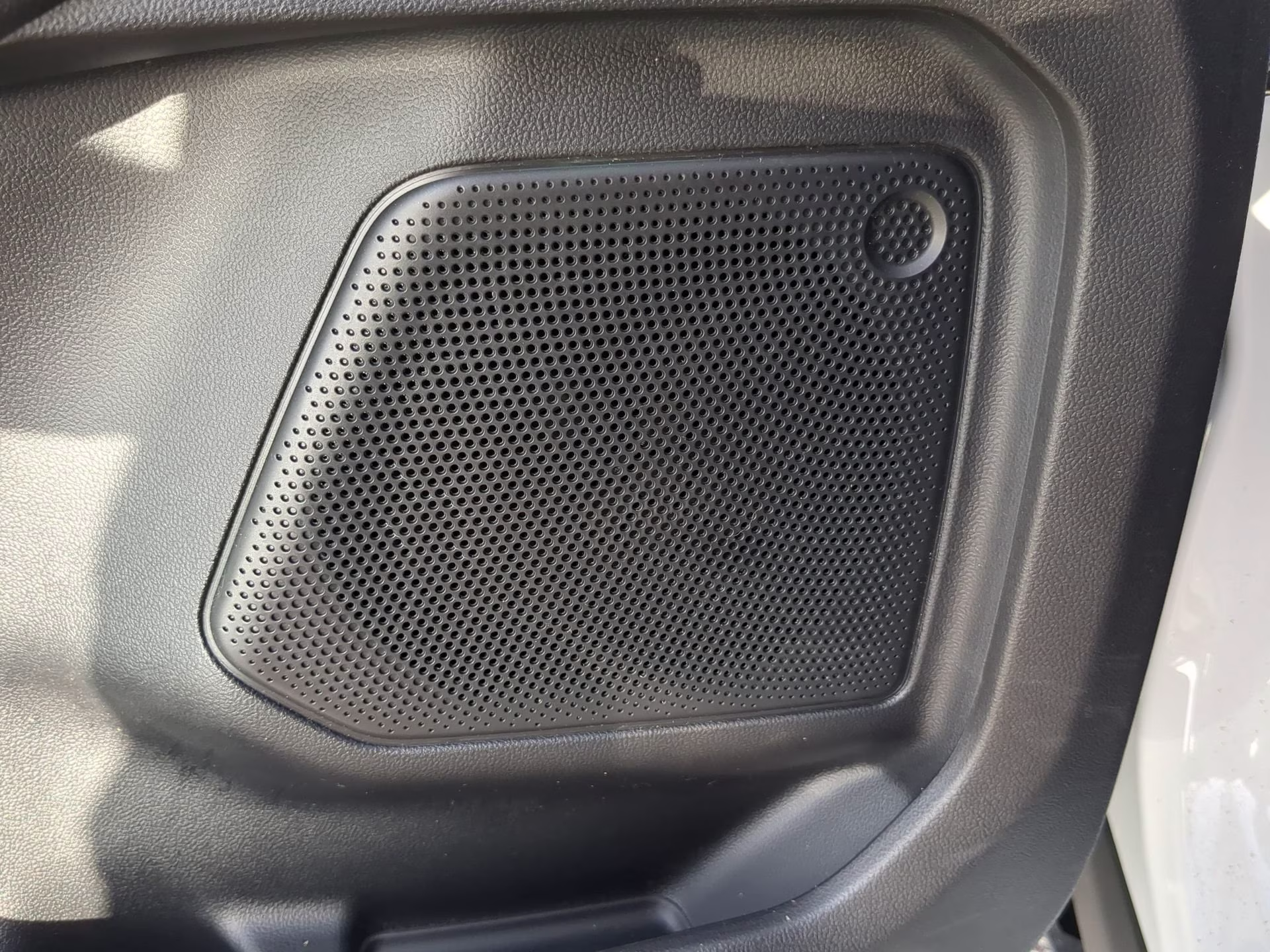 2025 Oxford White Ford Escape Active FWD SUV