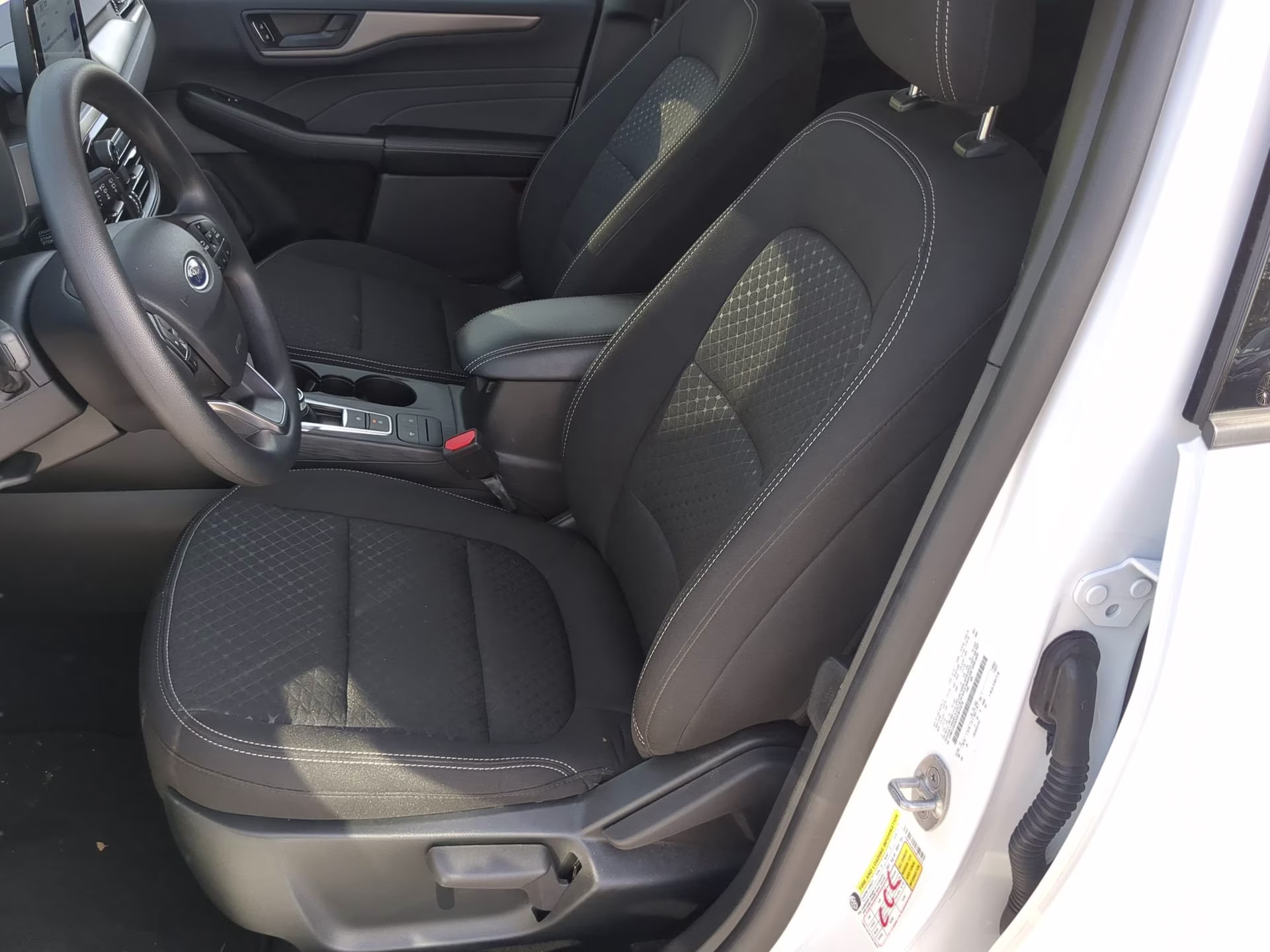 2025 Oxford White Ford Escape Active FWD SUV