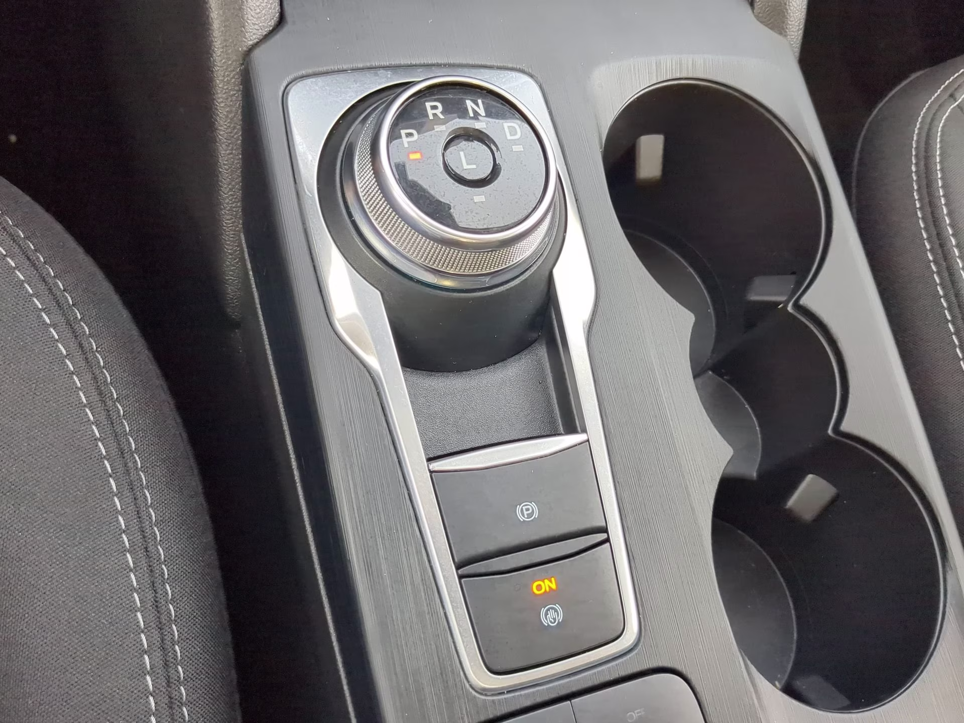 2025 Oxford White Ford Escape Active FWD SUV