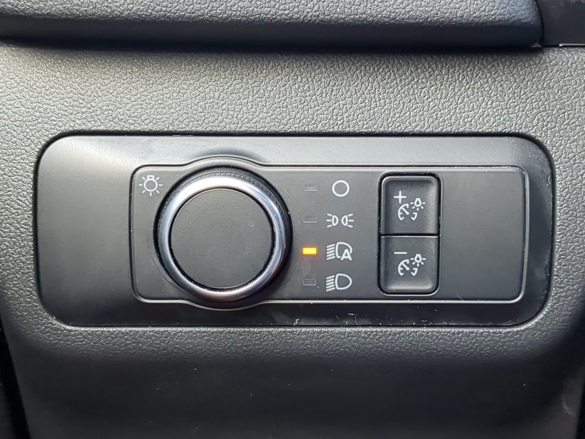 2025 Oxford White Ford Escape Active FWD SUV
