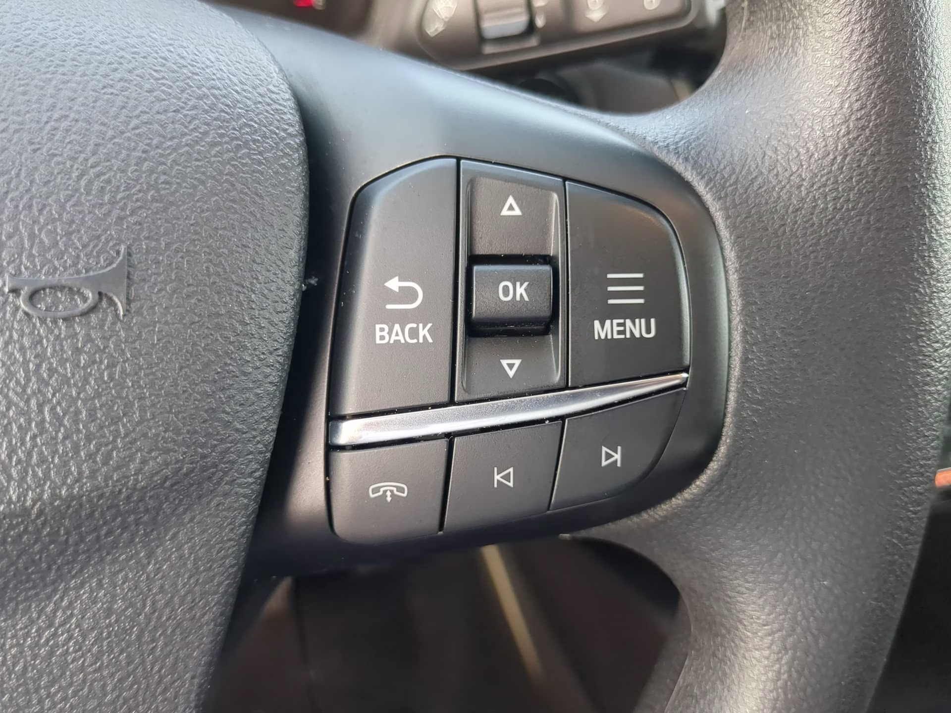 2025 Oxford White Ford Escape Active FWD SUV