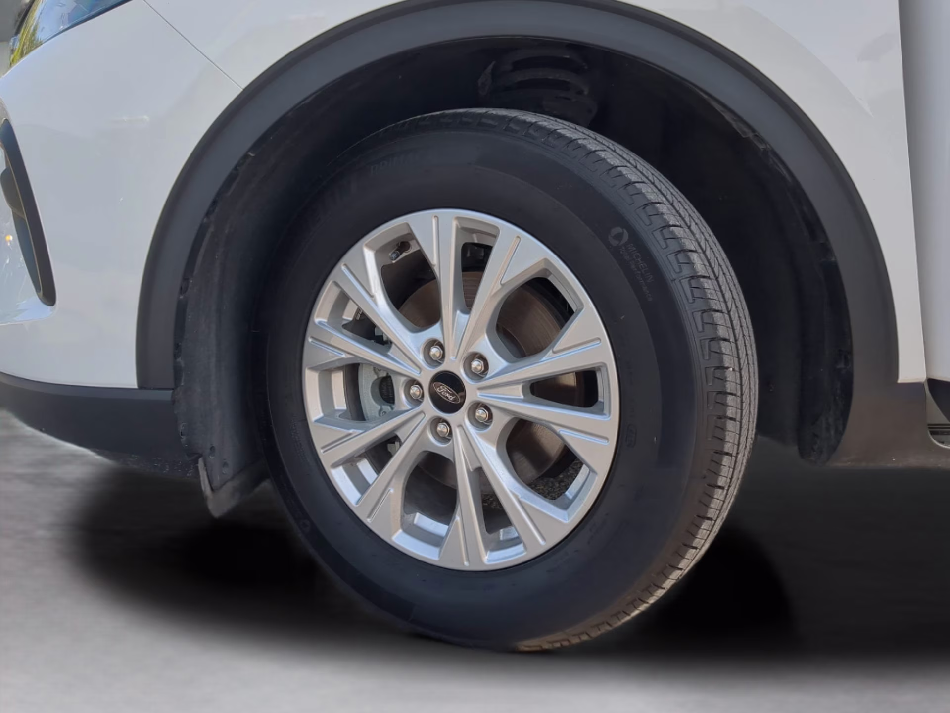 2025 Oxford White Ford Escape Active FWD SUV