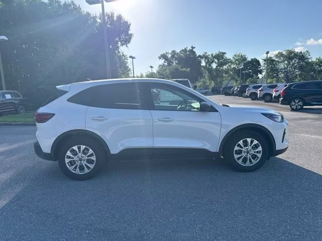 2025 Oxford White Ford Escape Active FWD SUV