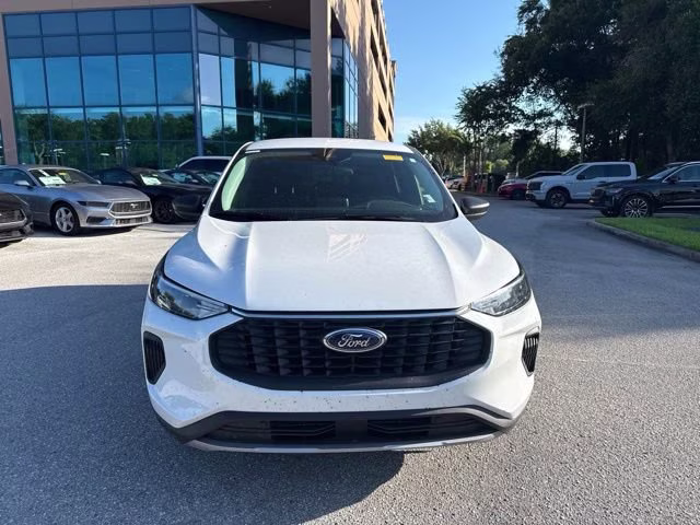 2025 Oxford White Ford Escape Active FWD SUV