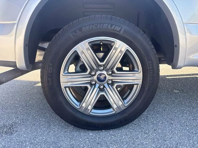 2019 Ingot Silver Metallic Ford F-150 XLT Crew Cab Pickup RWD Truck