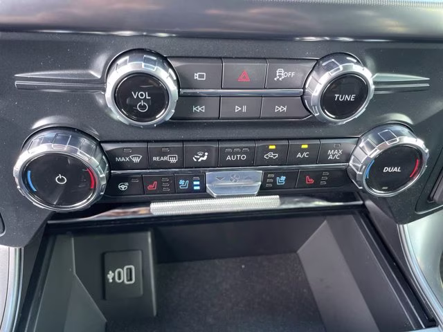 2026 Agate Black Metallic Ford F-150 Lariat 4X4 Truck