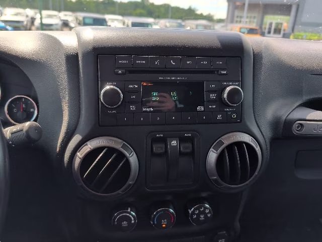 2018 Bright White Clearcoat Jeep Wrangler JK Willys Wheeler 4X4 SUV