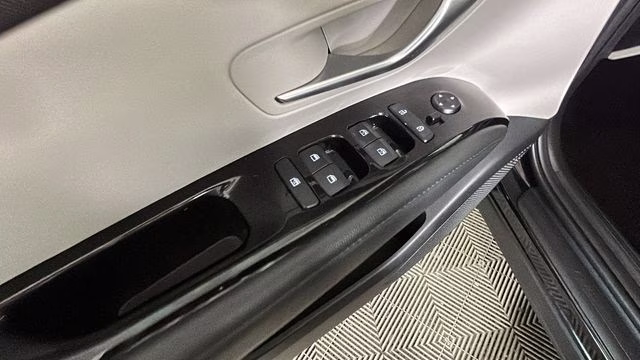 2023 Phantom Black Hyundai Tucson Limited FWD SUV