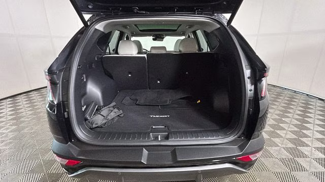 2023 Phantom Black Hyundai Tucson Limited FWD SUV