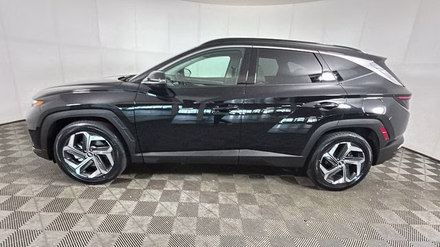 2023 Phantom Black Hyundai Tucson Limited FWD SUV