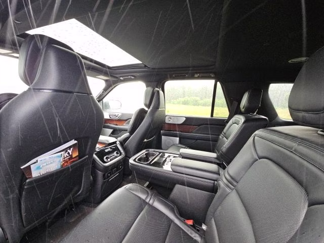2020 White Lincoln Navigator Reserve 4X4 SUV