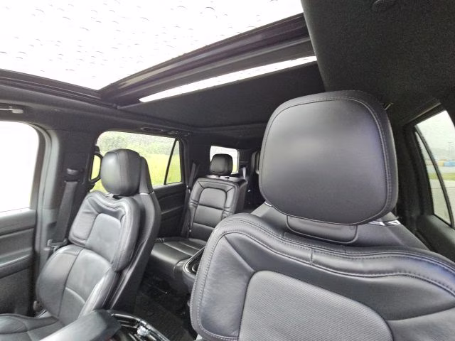 2020 White Lincoln Navigator Reserve 4X4 SUV