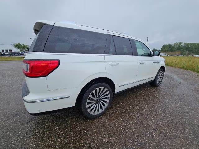 2020 White Lincoln Navigator Reserve 4X4 SUV