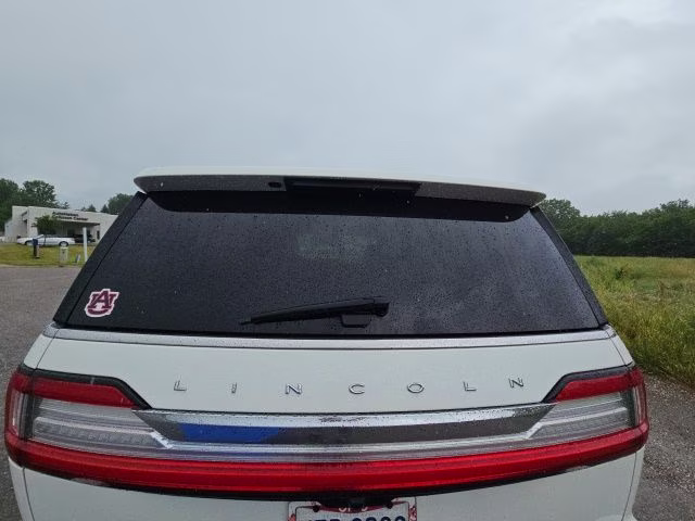 2020 White Lincoln Navigator Reserve 4X4 SUV