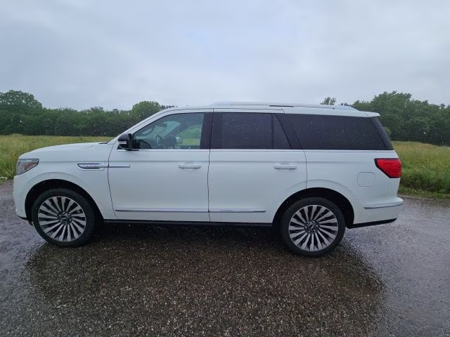 2020 White Lincoln Navigator Reserve 4X4 SUV