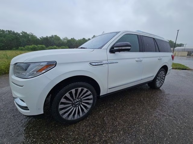 2020 White Lincoln Navigator Reserve 4X4 SUV