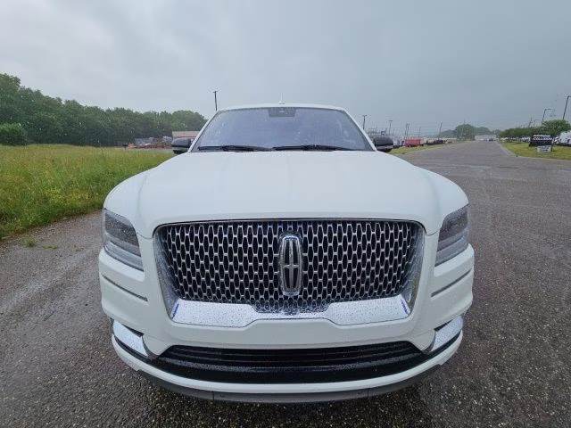 2020 White Lincoln Navigator Reserve 4X4 SUV