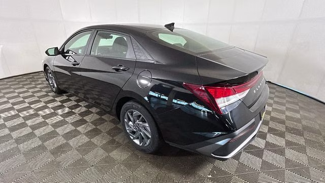 2024 Abyss Black Hyundai Elantra SEL FWD Sedan