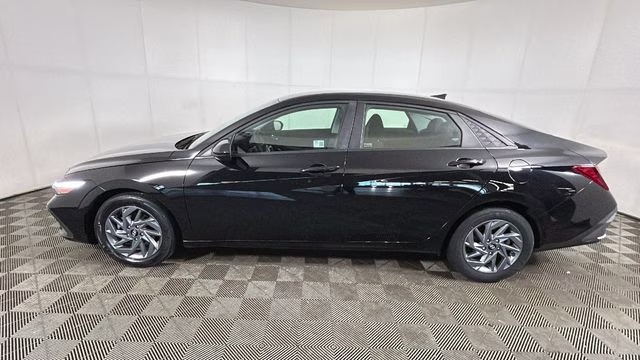 2024 Abyss Black Hyundai Elantra SEL FWD Sedan