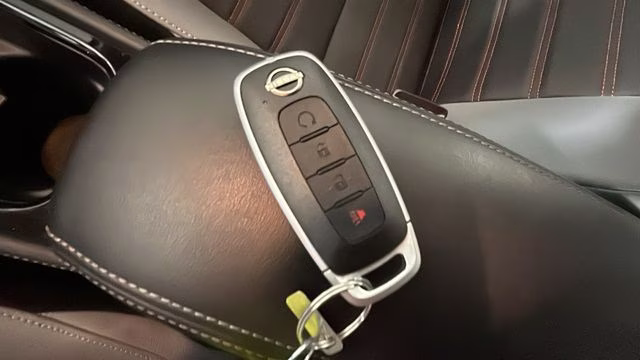 2024 Super Black Nissan Kicks SR FWD SUV