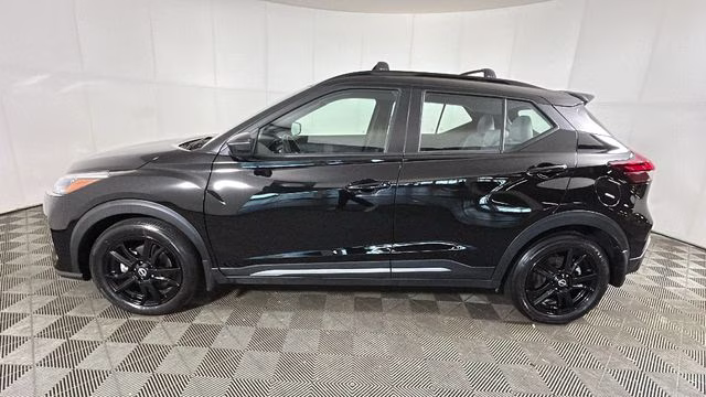 2024 Super Black Nissan Kicks SR FWD SUV