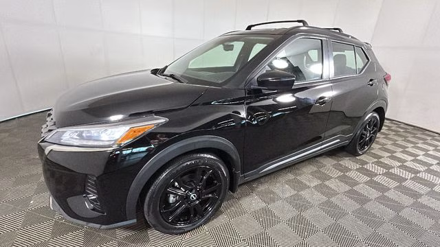 2024 Super Black Nissan Kicks SR FWD SUV