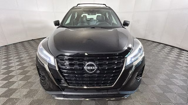 2024 Super Black Nissan Kicks SR FWD SUV