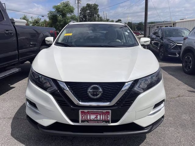 2022 Pearl White Tricoat Nissan Rogue Sport SL FWD SUV