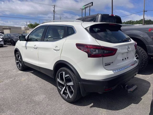 2022 Pearl White Tricoat Nissan Rogue Sport SL FWD SUV