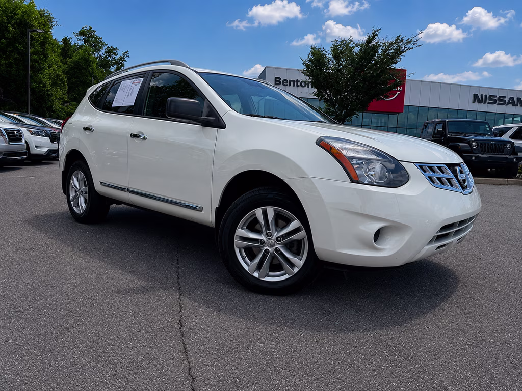 2015 Pearl White Nissan Rogue Select S FWD SUV