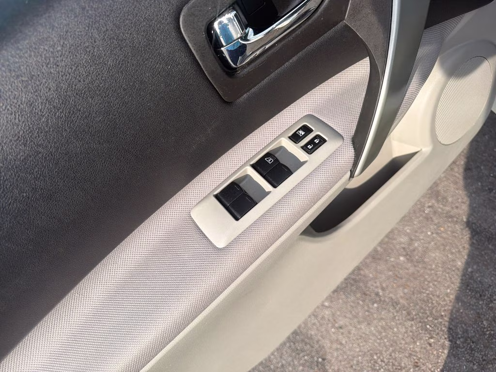 2015 Pearl White Nissan Rogue Select S FWD SUV
