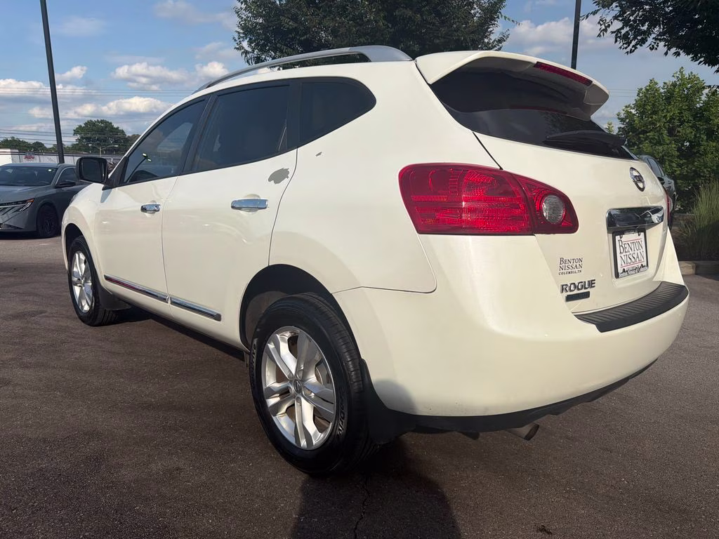 2015 Pearl White Nissan Rogue Select S FWD SUV
